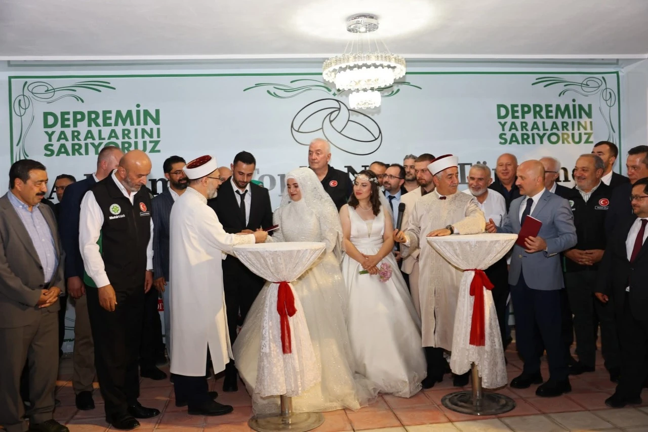 Adıyaman’da 100 Çift Toplu Düğünle Dünyaevine Girdi