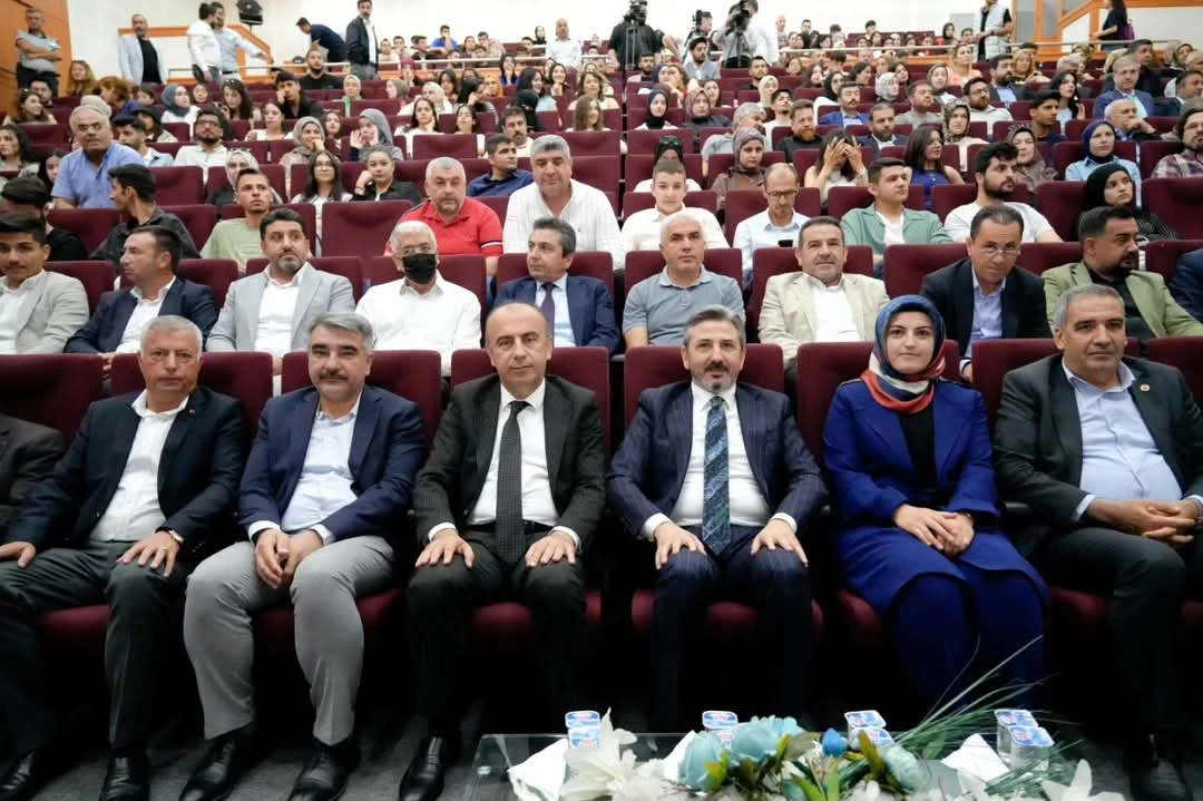 Adıyaman Üniversitesinde “Kürsülerden Sıralara Uzanan Bilgi ve Tecrübe Paylaşımı” Söyleşisi Gerçekleştirildi