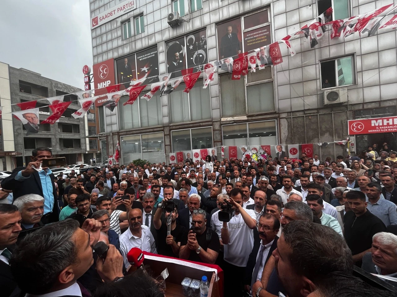 BİNLERCE KİŞİ MHP'NİN DEVİR TESLİM T&Ouml;RENİNDE BULUŞTU