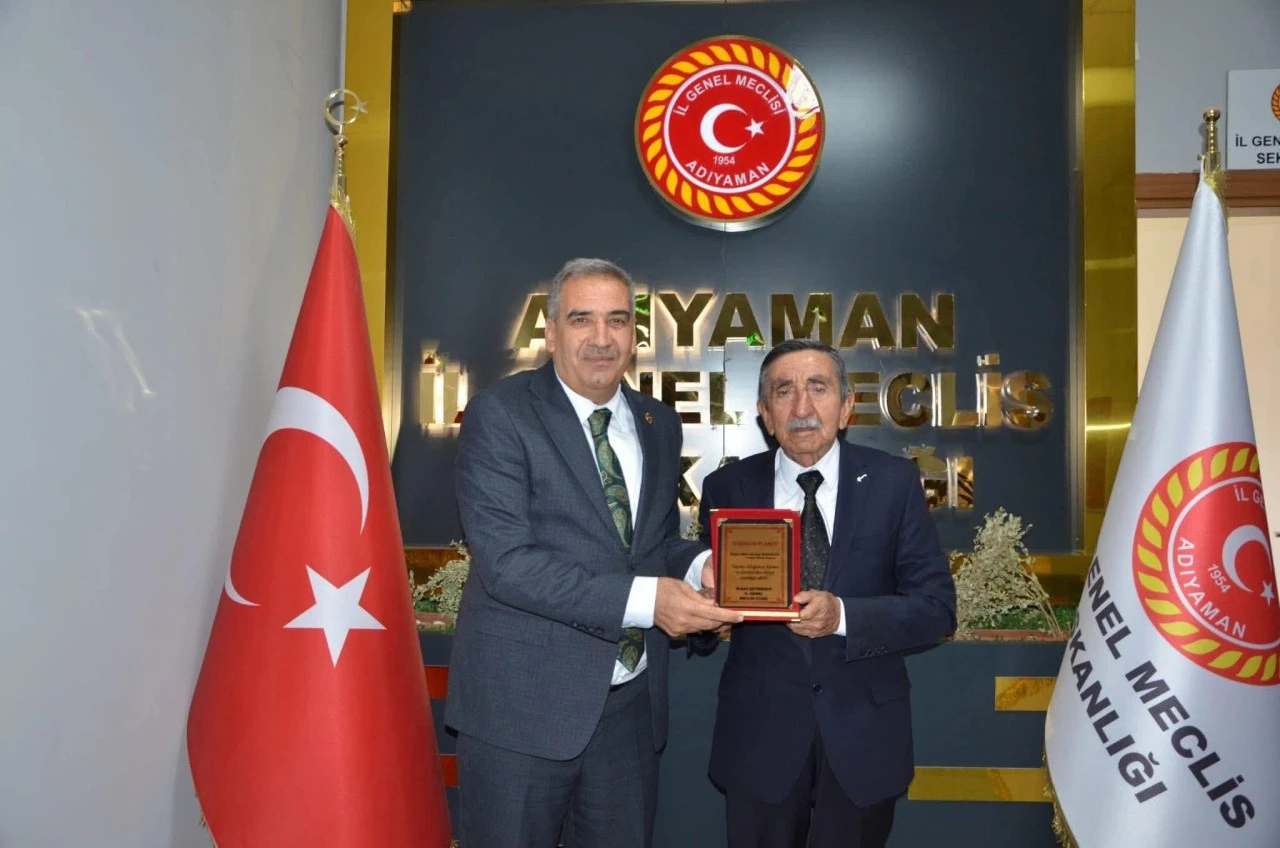 Kanaat Önderi Hasan Tahsin Çetinkaya’dan İl Genel Meclis Başkanına Teşekkür Plaketi