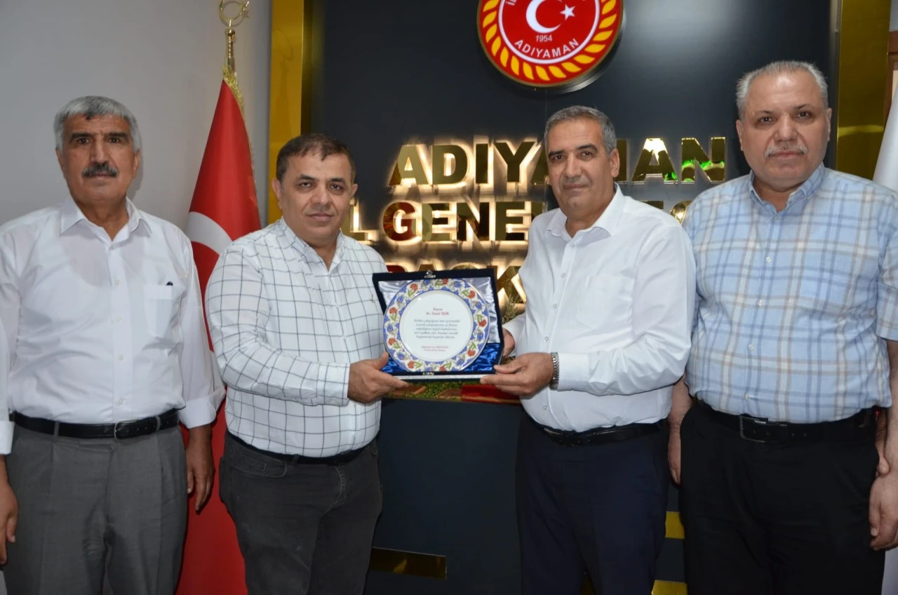 ADIYAMAN İL GENEL MECLİSİ BAŞKANLIĞINDAN, İL ÖZEL İDARESİ GENEL SEKRETERİ SAMİ IŞIK’A TEŞEKKÜR PLAKETİ.