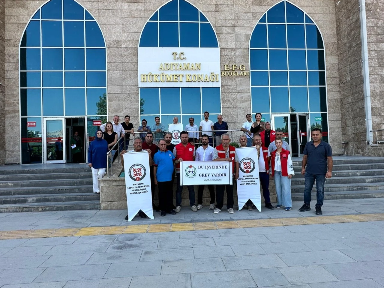 KOOP-İŞ SENDİKASI SOSYAL YARDIMLAŞMA VE DAYANIŞMA VAKIFLARINDA GREVE ÇIKIYOR