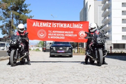10 Nisan Türk polis teşkilatının kutlamaları kapsamında Adıyaman il emniyet müdürüne bağlı motorize ekipleri tarafından Aile yılı Temalı pankart açt