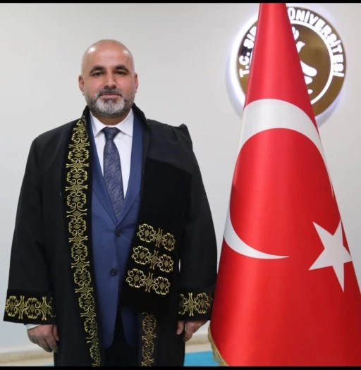 Adıyaman’da yetişen, sevilen, tanınan ve toplumsal barışın mimarı ve uluslararası alanda ses getiren akademisyeni, Prof. Dr. Fevzi RENÇBER, Profesörlük Cübbesini Giydi.