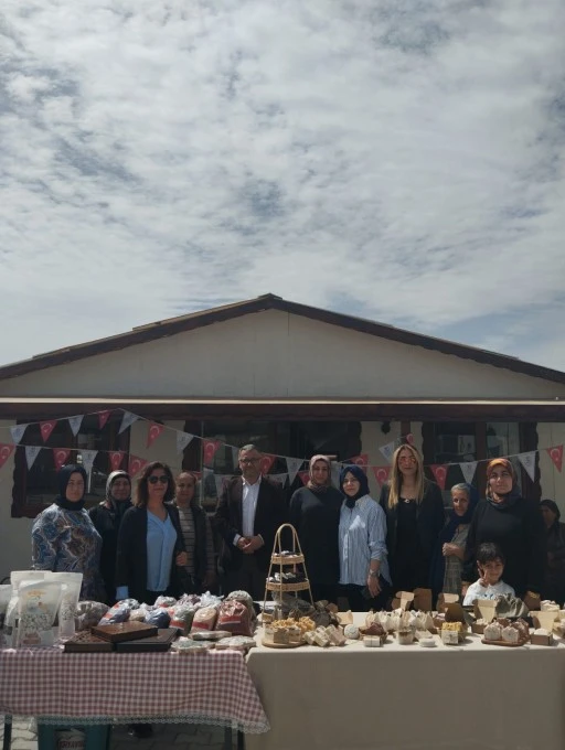 Adıyaman Kent Konseyi Başkanı Erdoğan Altunbaş, Kadın Meclisi ile Kadın Kooperatifini Ziyaret Etti