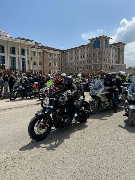 Adıyaman Valiliği tarafından organize edilen ve Adıyaman'da ilk kez düzenlenen MOTOFEST yoğun bir katılımla tertiplendi.