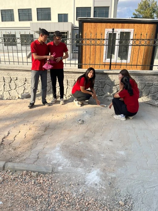Besni Şambayat Anadolu Lisesi Öğrencilerden Sokaktaki Hayvanlar İçin Anlamlı Bir Proje