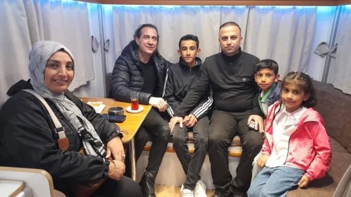Genç Çocuk Şarkıcı "Kıraç" İle Bulu