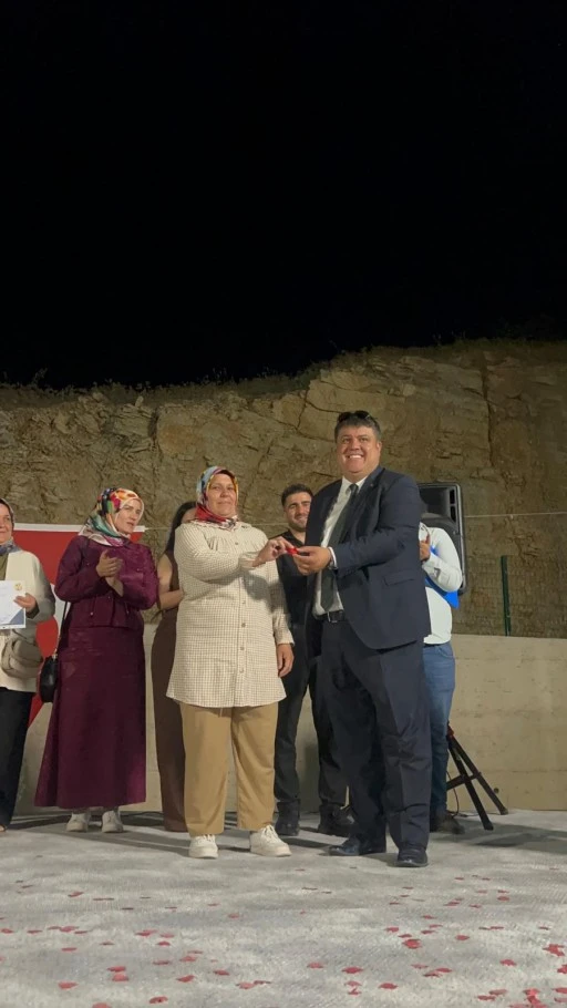 Gölbaşı Yenişehir ilkokulu Yenişehir ortaokulundan yıl sonu gecesi etkinliği