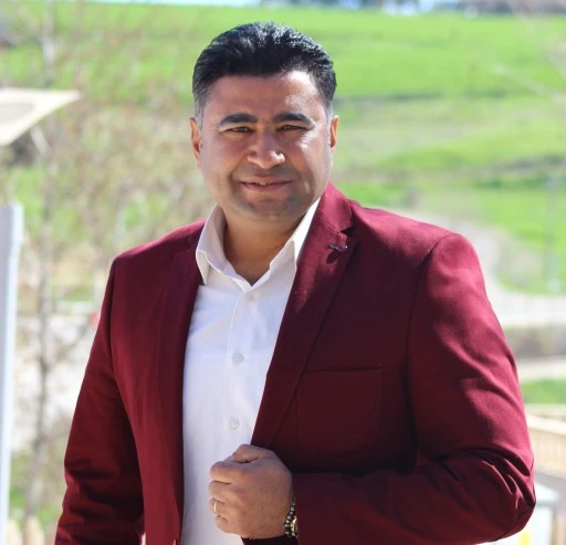 Halkın parasıyla emanetiyle kimse har vurup konser yapmamalı israf etmemeli.