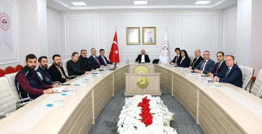 İlimiz genelinde y&uuml;r&uuml;t&uuml;len &ccedil;alışmaların değerlendirildiği Haftalık Koordinasyon Toplantısı Valimiz Sayın Dr. Osman Varol başkanlığında ger&ccedil;ekleştirildi.