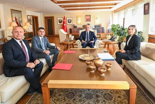 Adıyaman Turizmine Peş Peşe Müjdeler  AK Parti Adıyaman Milletvekili ve TBMM Başkanlık Divanı Kâtip Üyesi Doç. Dr. İshak Şan, Kültür ve Turizm Bakanı Mehmet Nuri Ersoy ile yapılan görüşmenin ardından Adıyaman turizmine yöneli